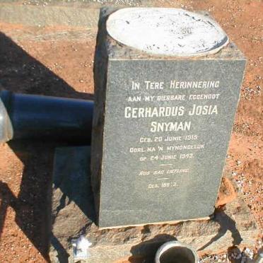 SNYMAN Gerhardus Josia 1915-1943