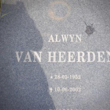 HEERDEN Alwyn, van 1952-2002