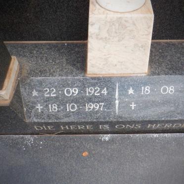STOLTZ Fred 1924-1997 &amp; Peggy 1926-