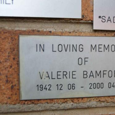 BAMFORD Valerie 1942-2000