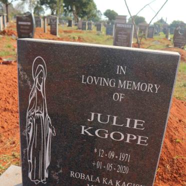 KGOPE Julie 1971-2020