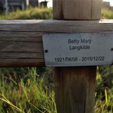 LANGKILDE Betty Mary 1921-2015