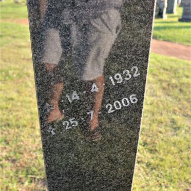 LINDEMANN James Athlone 1932-2006 &amp; Anna Elizabeth 1941-