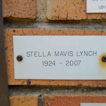 LYNCH Stella Mavis 1924-2007