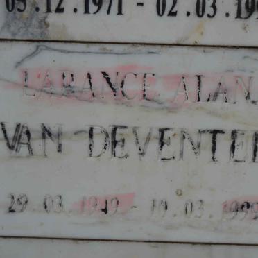 DEVENTER Larance Alan, van 1949-1999