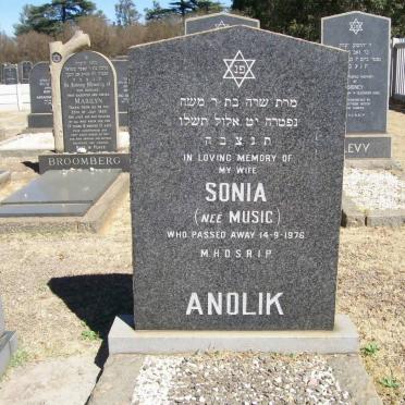 ANOLIK Sonia nee MUSIC -1976