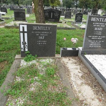 BENTLEY Pat 1907-1970 &amp; Mary 1914-2009