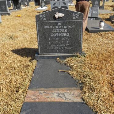 MOTAUNG Steven 1958-2001