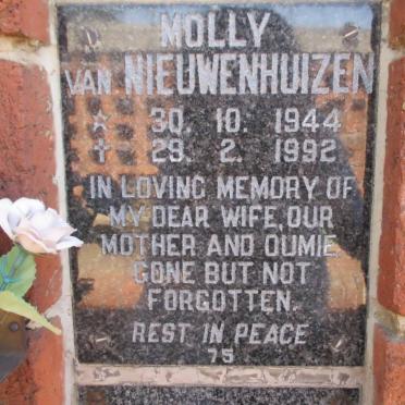 NIEUWENHUIZEN Molly, van 1944-1992