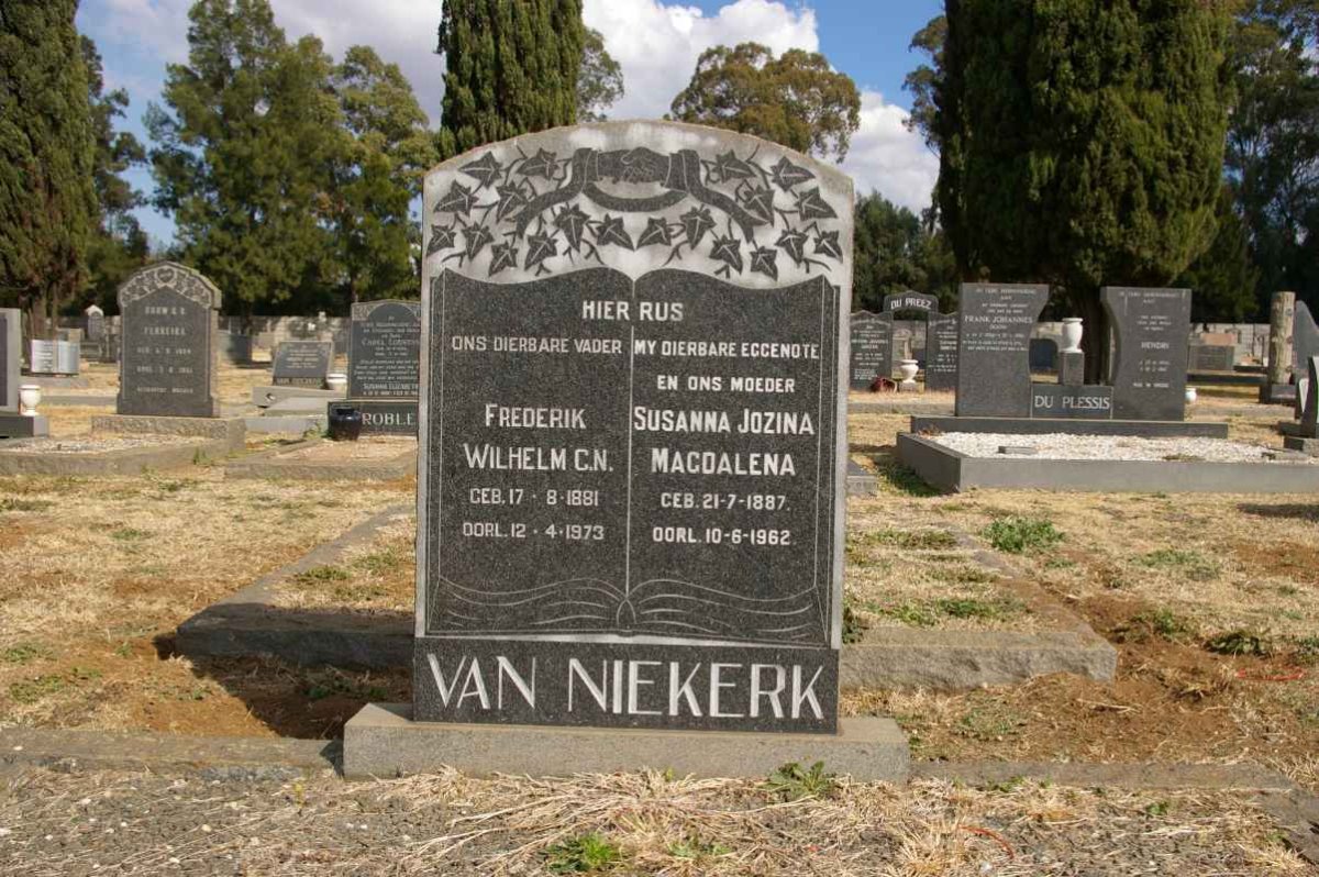 NIEKERK Frederik Wilhelm C.N., van 1881-1973 &amp; Susanna Jozina Magdalena 1887-1962