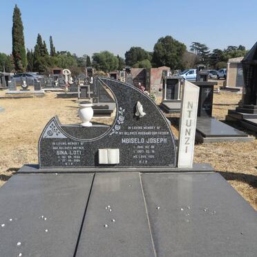 NTUNZI Mbiselo Joseph 1941-1997 &amp; Sina Loti 1940-2005