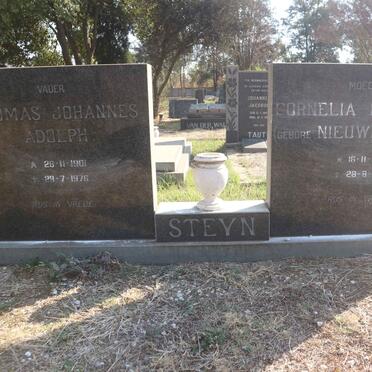 STEYN Thomas Johannes Adolph 1901-1976 & Cornelia Christina NIEUWENHUIZEN 1910-1961