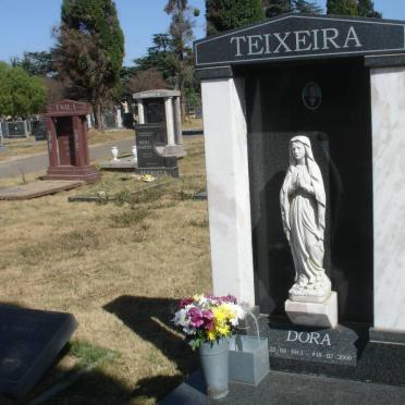 TEIXEIRA Dora 1943-2000