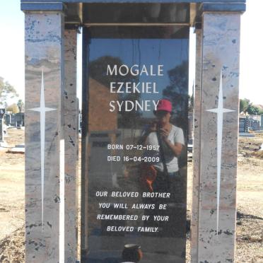 THEKISO Mogale Ezekiel Sydney 1957-2009