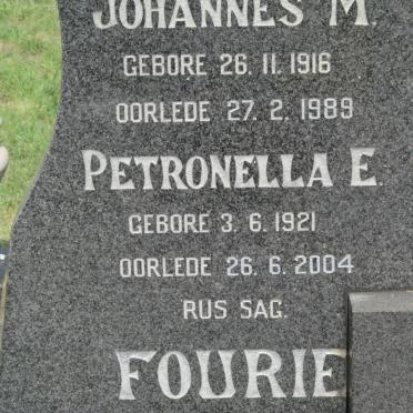 VENTER Johannes M. 1916-1989 &amp; Petronella E. FOURIE 1921-2004 :: VENTER Petronella Elizabeth 1954-1977