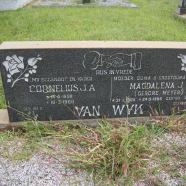 WYK Cornelius J.A., van 1898-1969 &amp; Magdalena J. MEYER 1905-1986