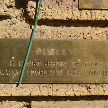 DUDLEY Stan