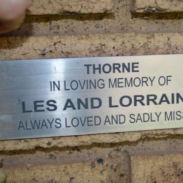 THORNE Les &amp; Lorraine