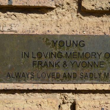 YOUNG Frank &amp; Yvonne