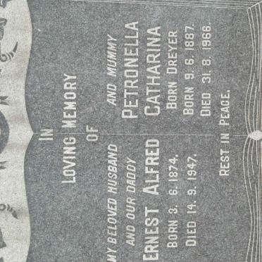 GRAVETT Ernest Alfred 1874-1947 &amp; Petronella Catharina DREYER 1887-1966