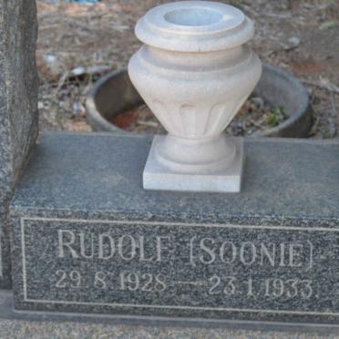 HEYNEKE Matthys Andries 1896-1977 :: HEYNEKE Gerbrecht Louisa nee BRITS 1902-1969 :: HEYNEKE Rudolf 1928-1933