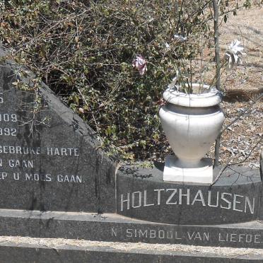 HOLTZHAUSEN Daniel Johannes 1909-1992 &amp; Johanna M.H. 1915-1967