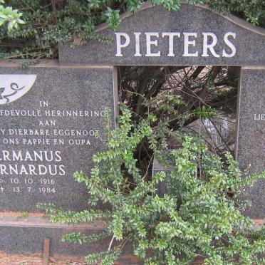 PIETERS Hermanus Bernardus 1916-1984 &amp; Johanna Susanna 1922-2003
