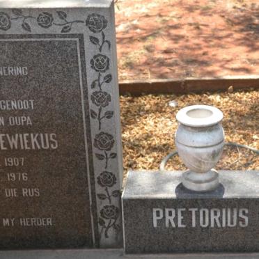 PRETORIUS Willem Lodewiekus 1907-1976 &amp; Wilhelmina Catharina J. 1911-1979