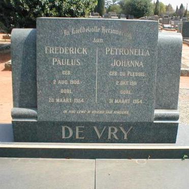 VRY Frederick Paulus, de 1908-1954 &amp; Petronella Johanna DU PLESSIS 1911-1954