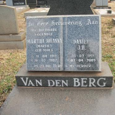 BERG Daniel J.H., van den 1919-2005 &amp; Martha Johanna STOLS 1912-1987