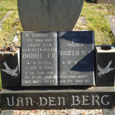 BERG Daniel J.H., van den 1951-1983 &amp; Pamela M.C. 1953-