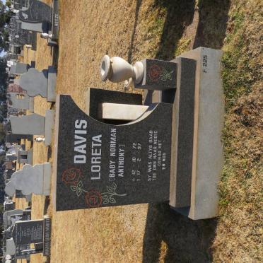 DAVIS Loreta 1972-1997