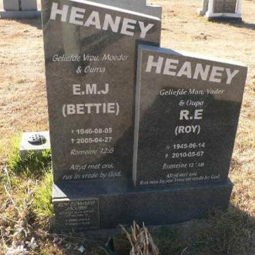 HEANEY R.E. 1945-2010 &amp; E.M.J.1946-2005 :: JACOBS Roy Edward