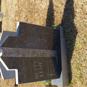 LOUW Betty Lesie 1930-2007