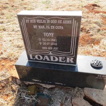 LOADER Tony 1941-2010