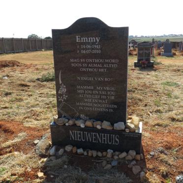 NIEUWENHUIS Emmy 1941-2010