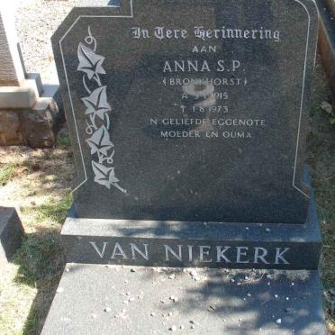 NIEKERK Anna S.P. van nee BRONKHORST 1915-1973