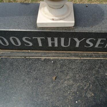 OOSTHUYSEN Petrus Johannes 1924-1990 &amp; Martha Magdalena BESTER 1920-2009