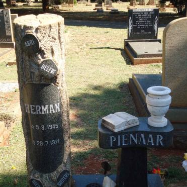 PIENAAR Herman 1945-1971