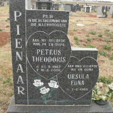 PIENAAR Petrus Theodoris 1967-2008 &amp; Ursula Edna 1966-