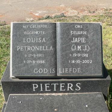 PIETERS J.M.J. 1911-2002 &amp; Louisa Petronella 1911-1988