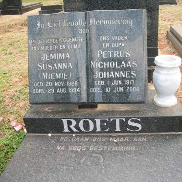 ROETS Petrus Nicholaas Johannes 1917-2006 &amp; Jemima Susanna 1920-1994