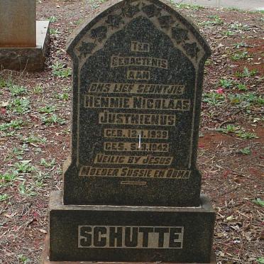 SCHUTTE Hennie Nicolaas Justhienus 1939-1942
