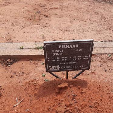 PIENAAR Eunice 1939-2020 & Rut 1944-2021