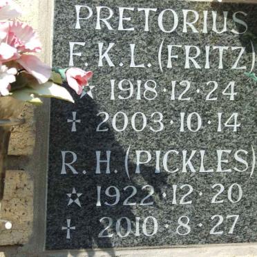 PRETORIUS F.K.L. 1918-2003 &amp; R.H. 1922-2010