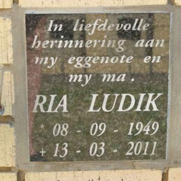 LUDIK Ria 1949-2011