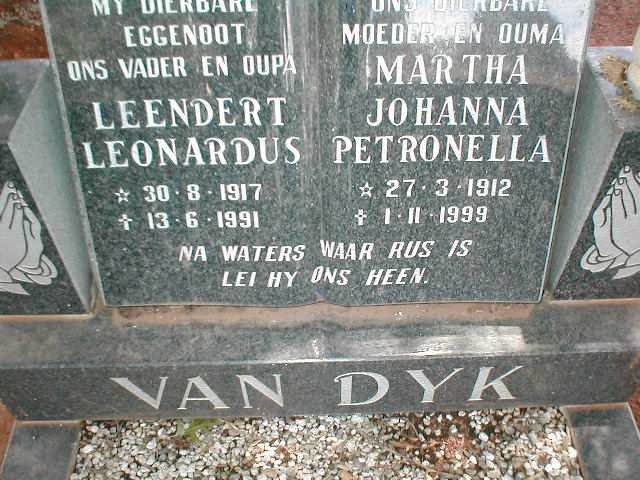 DYK Leendert Leonardus, van 1917-1991 &amp; Martha Johanna Petronella 1912-1999