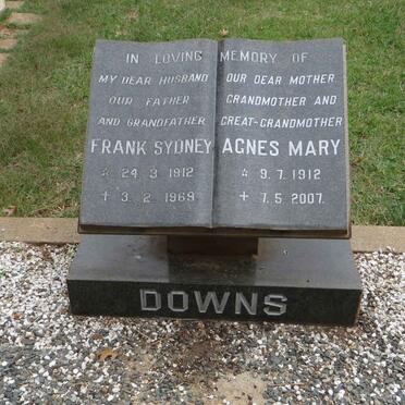 DOWNS Frank Sydney 1912-1969 &amp; Agnes Mary 1912-2007