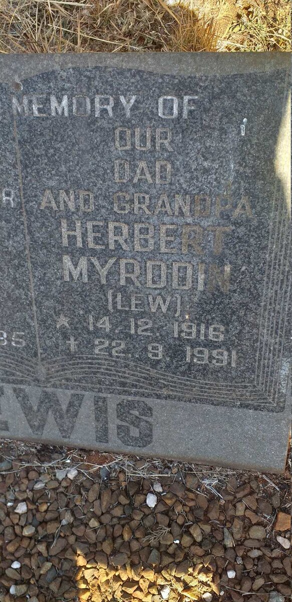 LEWIS Herbert Myrddin 1916-1991 & Dorothy Evelyn 1914-1985 _2