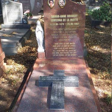 MOTTE Sarah-Anne Bridget, Lenferna de la 1978-1997 :: LENFERNE DE LA MOTTE Luc Francis Blade 1995-2017 _1